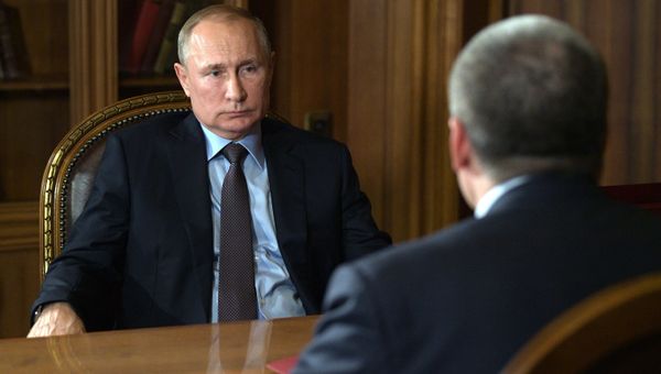 Рабочая встреча президента РФ Владимира Путина с главой Республики Крым Сергеем Аксеновым