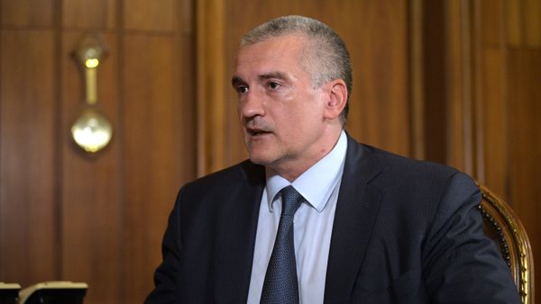 Рабочая встреча президента РФ В. Путина с главой Республики Крым С. Аксёновым Рабочая встреча президента РФ В. Путина с главой Республики Крым С. Аксёновым