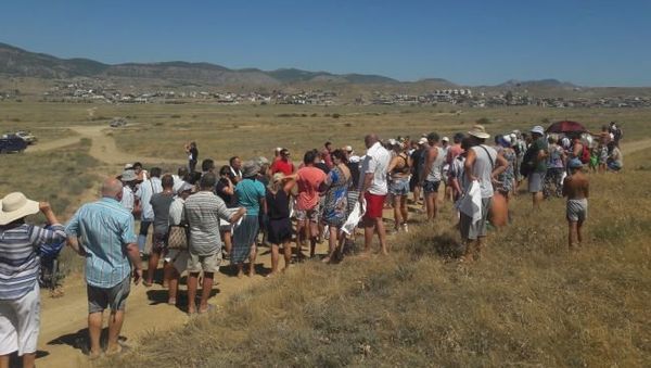 Жители Судака вышли на митинг против использования земель Меганома