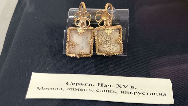 Серьги конца XIV - начала XV века, обнаруженные в одном из склепов на месте древнего города Солхат в Крыму