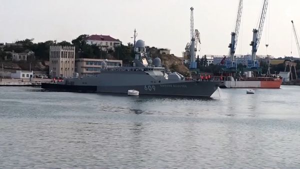 Корветы ЧФ почтили в море погибших на войне моряков-катерников