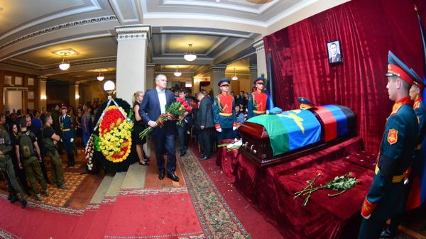 Глава Республики Крым Сергей Аксенов на церемонии прощания Глава Республики Крым Сергей Аксенов на церемонии прощания
