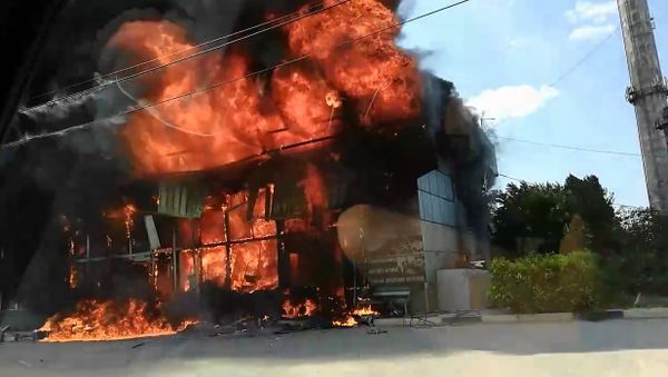 Пожар в автосервисе на улице Хрусталева в Севастополе