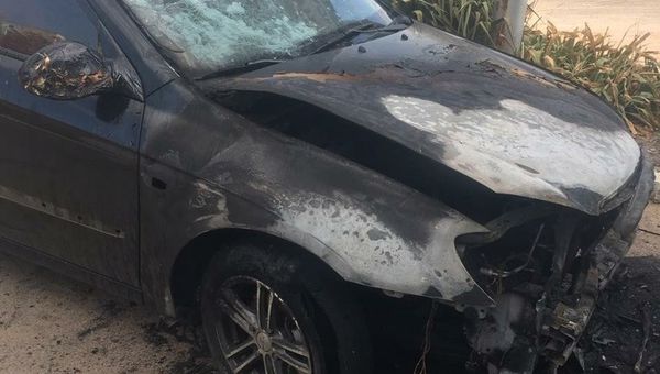Последствия пожара в автосервисе на улице Хрусталева в Севастополе