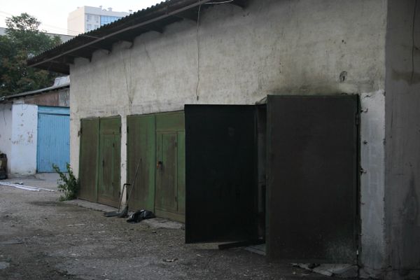 В Симферополе загорелся гараж возле здания Арбитражного суда Республики Крым В Симферополе загорелся гараж возле здания Арбитражного суда Республики Крым