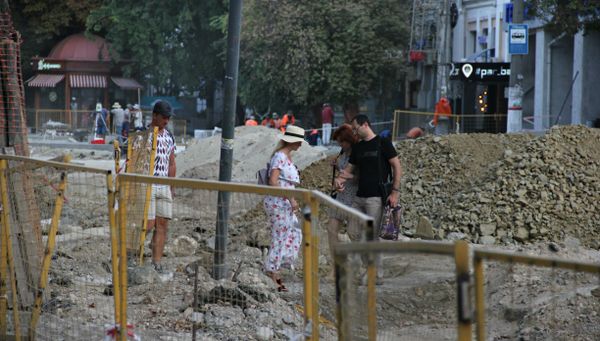 Пешеходы на улице Александра Невского