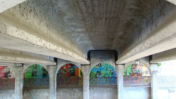 Подземный переход на ул. Шмидта в Симферополе до реконструкции. Архивное фото. Подземный переход на ул. Шмидта в Симферополе до реконструкции. Архивное фото.