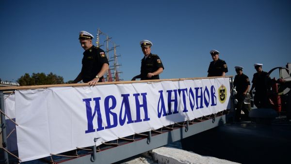 Новейший морской тральщик Иван Антонов прибыл к месту базирования в Севастополь