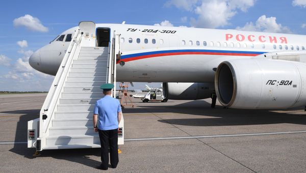 Самолет Ту-204-300 специального летного отряда Россия, на котором прибыли российские заключенные, которые удерживались украинской стороной
