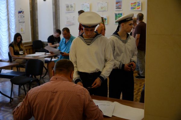 Военнослужащие ЧФ голосуют на выборах-2019 в Севастополе