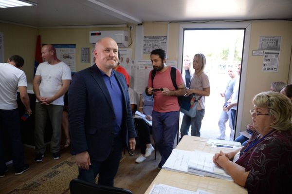 Михаил Развожаев на избирательном участке в Единый день голосования