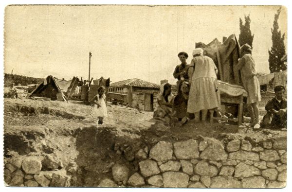 Крымское землетрясение 1927 года. Табаководы живут под открытым небом