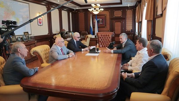 Рабочая встреча Сергея Аксенова с президентом Российского союза промышленников и предпринимателей Александром  Шохиным