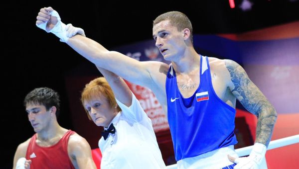Глеб Бакши (справа) на чемпионате мира по боксу