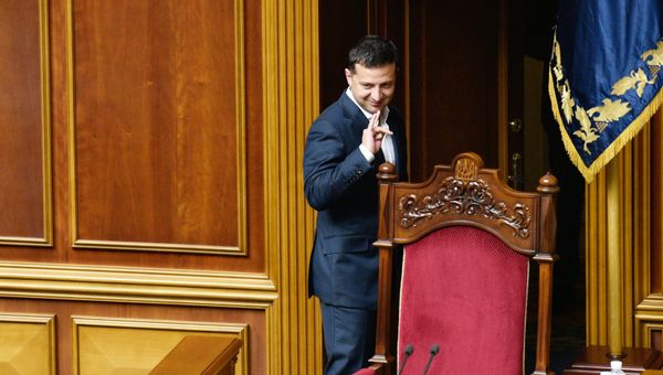 Президент Украины Владимир Зеленский во время заседания Верховной рады в Киеве