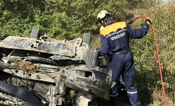 В Крыму женщина с младенцем сорвалась на автомобиле с обрыва