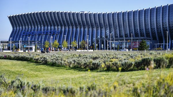Здание аэропорта им. Айвазовского в Симферополе