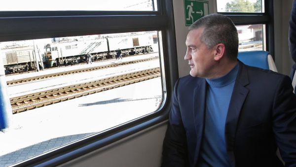 Крымской железной дороге передан новый электропоезд железнодорожниками России