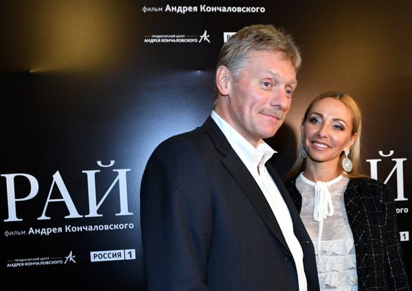 Заместитель руководителя администрации президента РФ – пресс-секретарь президента РФ Дмитрий Песков и его супруга Татьяна Навка Заместитель руководителя администрации президента РФ – пресс-секретарь президента РФ Дмитрий Песков и его супруга Татьяна Навка