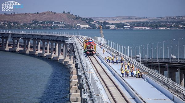 Журналисты испытали железнодорожную часть Крымского моста