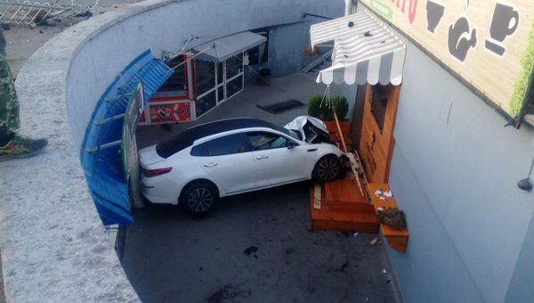 Последствия ночного ДТП на проспекте Победы в Симферополе