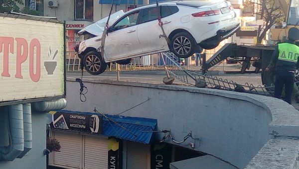Последствия ночного ДТП на проспекте Победы в Симферополе