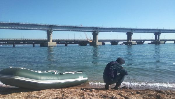 Две авиабомбы нашли возле опоры Крымского моста