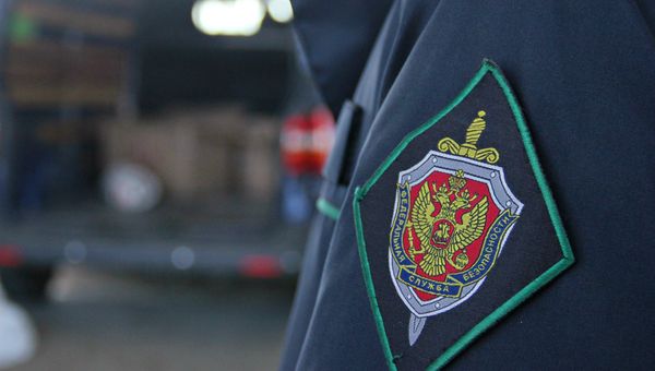 Шеврон на форме пограничника на пункте пропуска Джанкой на границе России и Украины