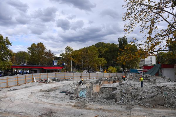 Снос торгового центра Куб в Симферополе