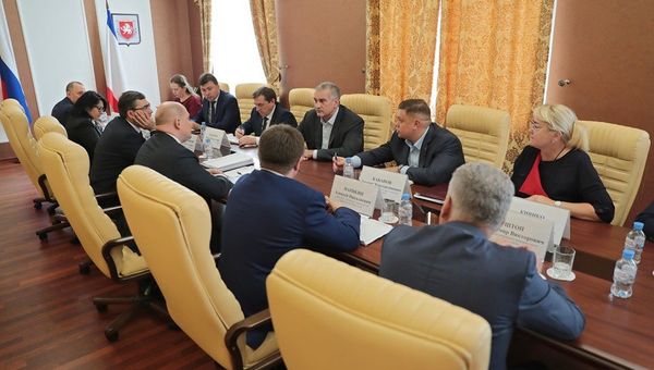 Совместное совещание Сергея Аксенова и Михаила Развожаева