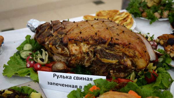 В Севастополе в рамках общефлотской конференции по питанию, приуроченной к Международному дню повара, повара и коки основных подразделений Черноморского флота поборолись за звание лучшего шефа