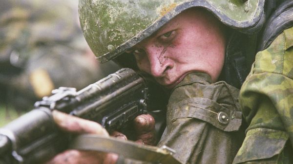 Военнослужащий на соревнованиях подразделений спецназа и разведки, проходящие на базе учебного Центра отряда специального назначения Меркурий