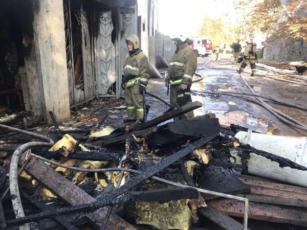 В Симферополе горит стадион Локомотив В Симферополе горит стадион Локомотив