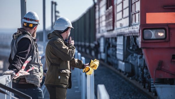 Крымский мост проверили на прочность запуском составов с тепловозами 