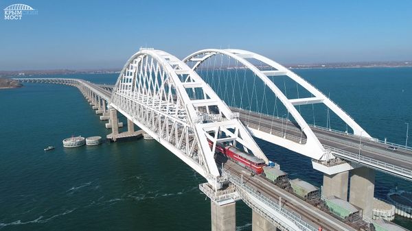 Крымский мост проверили на прочность запуском составов с тепловозами