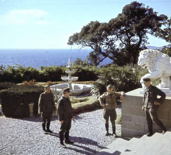 Немцы в Алупкинском дворце