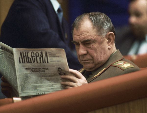 Министр обороны СССР Дмитрий Язов на IV Съезде народных депутатов.