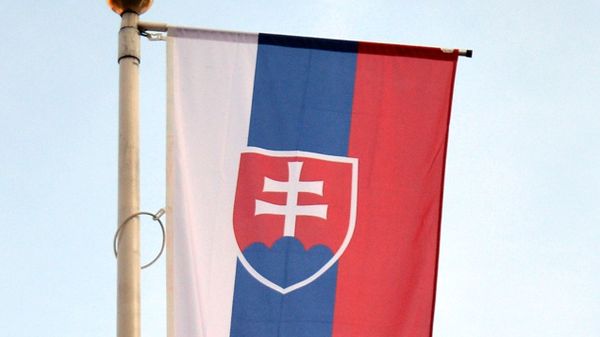 Флаги Словакии и ЕС