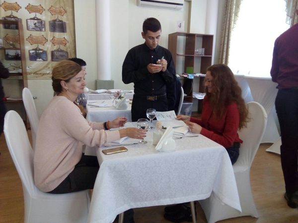 В Крыму определили лучшего официанта