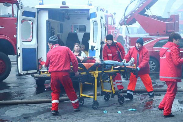 Люди прыгают в окна: в Одессе горит колледж, много пострадавших Люди прыгают в окна: в Одессе горит колледж, много пострадавших