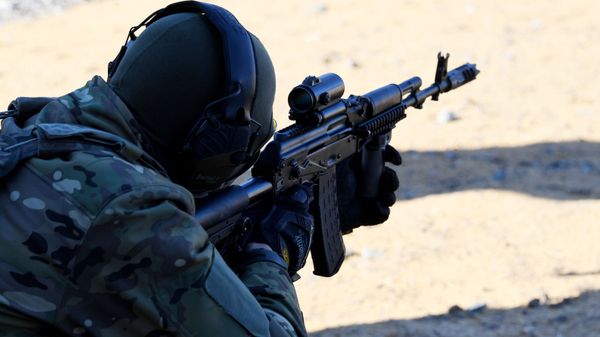 Бойцы Росгвардии на полигоне, стрельбы в Симферополе 