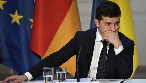 9 декабря 2019. Президент Украины Владимир Зеленский на пресс-конференции по итогам встречи в Нормандском формате в Елисейском дворце. 9 декабря 2019. Президент Украины Владимир Зеленский на пресс-конференции по итогам встречи в Нормандском формате в Елисейском дворце.