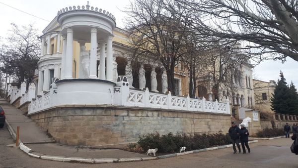 Дача Милос на набережной Феодосии