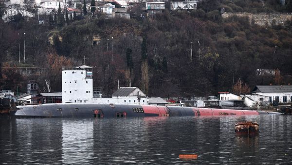 В Севастополе затонул плавдок со списанной подлодкой