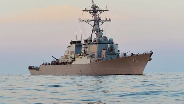 Эсминец Росс ВМС США. Архивное фото