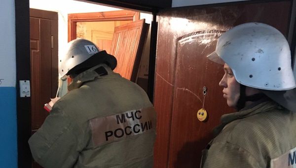 Спасатели МЧС открыли дверь квартиры, где были заблокированы двое детей Спасатели МЧС открыли дверь квартиры, где были заблокированы двое детей