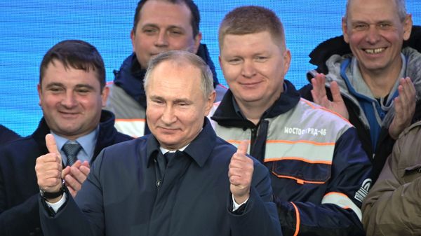 Президент РФ В. Путин открыл железнодорожное движение по Крымскому мосту