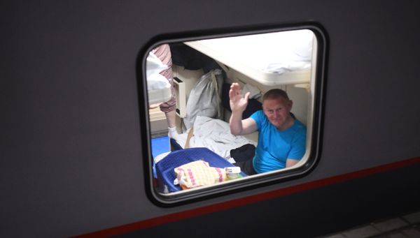 Отправление поезда Таврия из Москвы в Крым