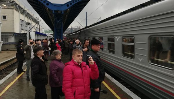 Первый поезд прибывает в Севастополь
