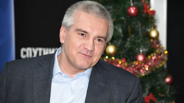 Глава Крыма Сергей Аксенов в студии радио Спутник в Крыму Глава Крыма Сергей Аксенов в студии радио Спутник в Крыму